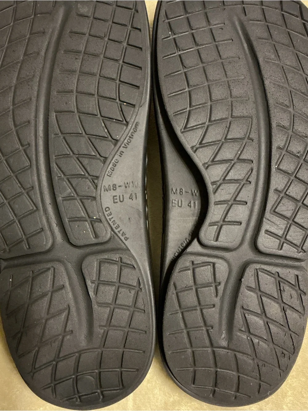 OOFOS Black Men's Recovery Flip Flops